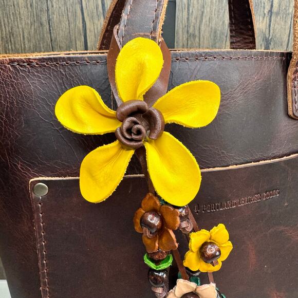 Daisy Flower Leather Bag Charm Genuine Leather Purse Crossbody Keychain NEW - Picture 7 of 8